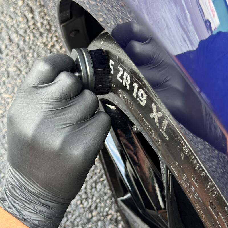 Mammoth Ultrasoft Tyre Stamp Brush - Infinity Wax